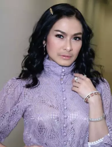 Curhatan pilu Iis Dahlia dari berbagai sumber