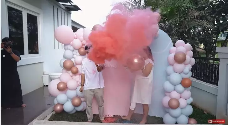 momen baby shower istri arief muhammad © YouTube momen baby shower istri arief muhammad © YouTube