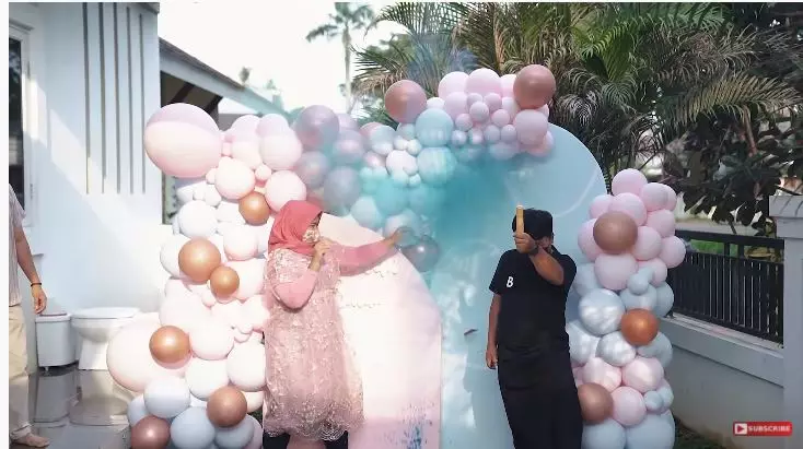 momen baby shower istri arief muhammad © YouTube momen baby shower istri arief muhammad © YouTube