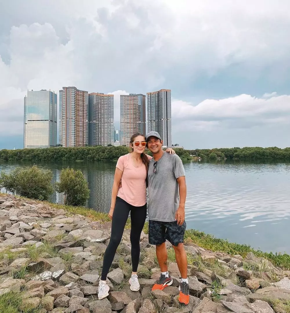 Momen 8 seleb blasteran cantik bareng pasangan © 2021 brilio.net