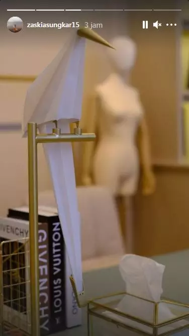 potret kantor Zaskia Sungkar dan Shireen Sungkar © 2021 brilio.net