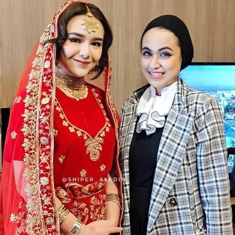 Gaya Amanda Manopo pakai busana India © 2021 brilio.net