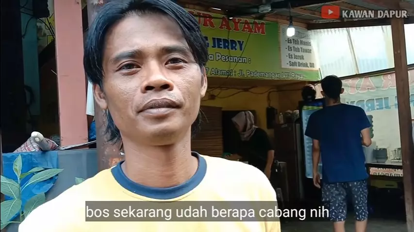 mantan preman jadi penjual bubur © 2021 YouTube