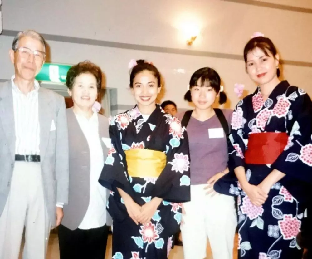 potret lawas feni rose saat sekolah © Instagram