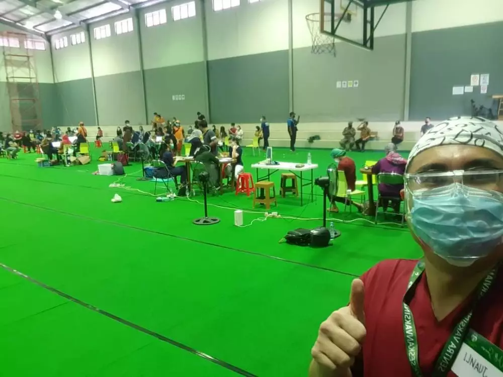 dokter vaksin cepat © 2021 berbagai sumber