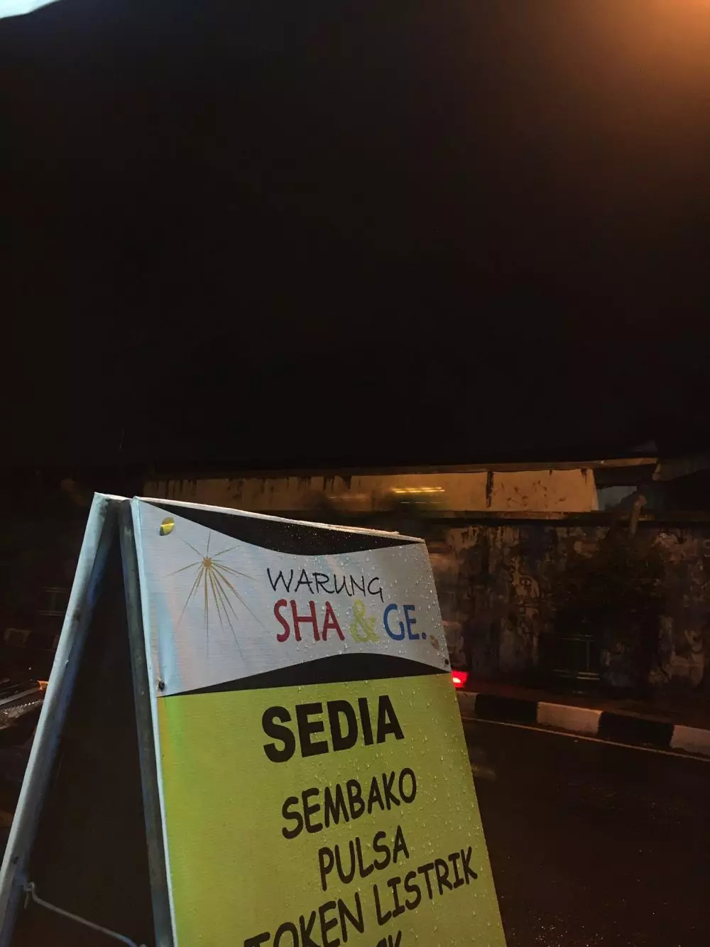 Nama lucu toko kelontong © berbagai sumber