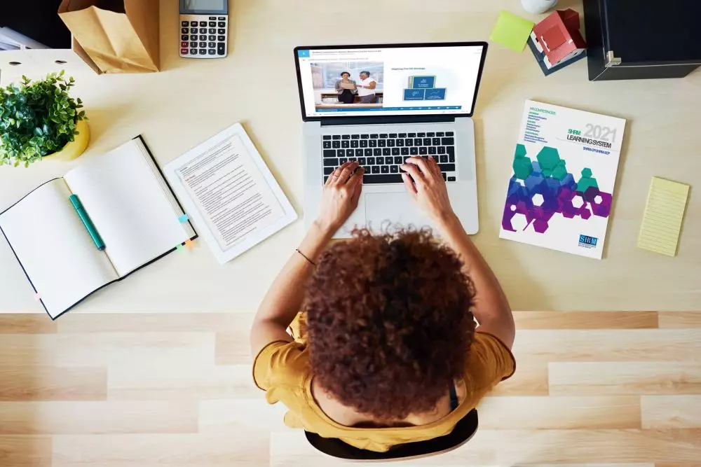 3 Peningkatan kualitas SDM perusahaan © 2021 brilio.net