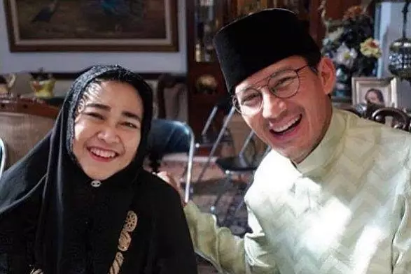 Momen Rachmawati Soekarnoputri bersama seleb dan tokoh politik © 2021 brilio.net Momen Rachmawati Soekarnoputri bersama seleb dan tokoh politik © 2021 brilio.net