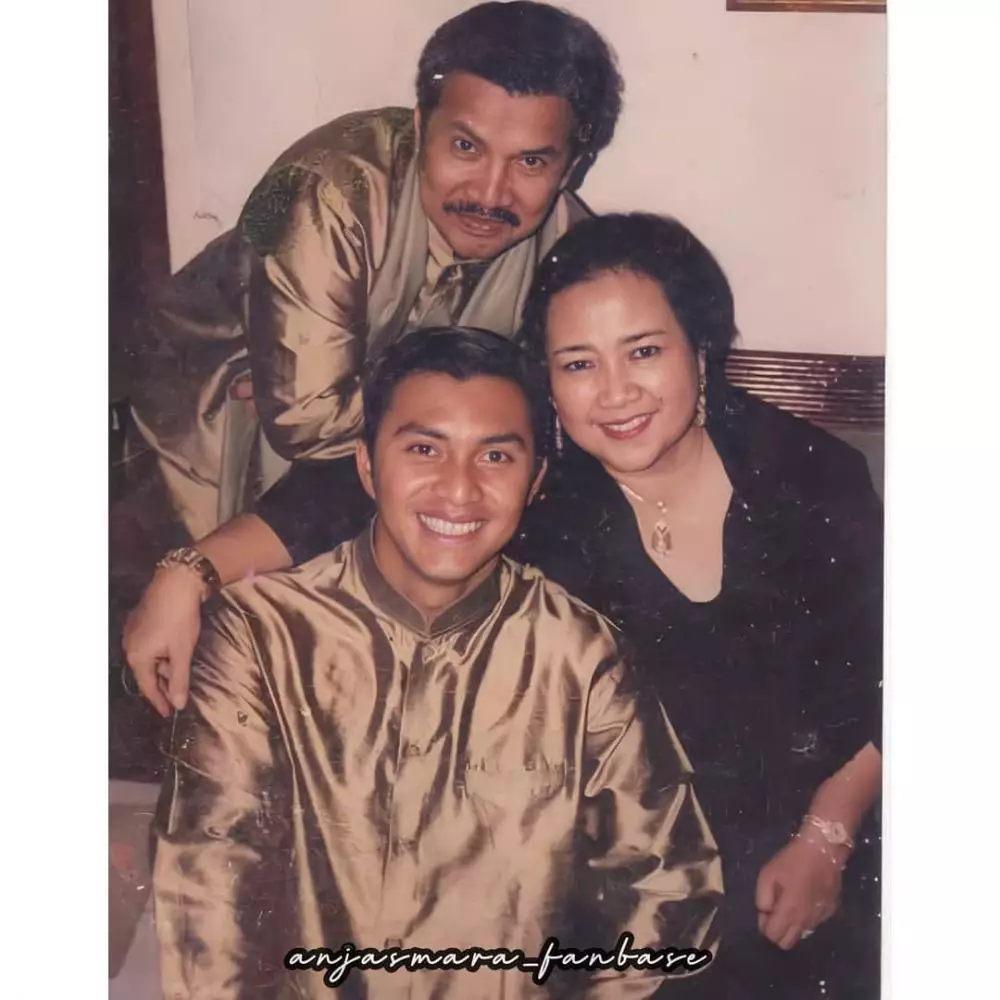 Momen Rachmawati Soekarnoputri bersama seleb dan tokoh politik © 2021 brilio.net Momen Rachmawati Soekarnoputri bersama seleb dan tokoh politik © 2021 brilio.net