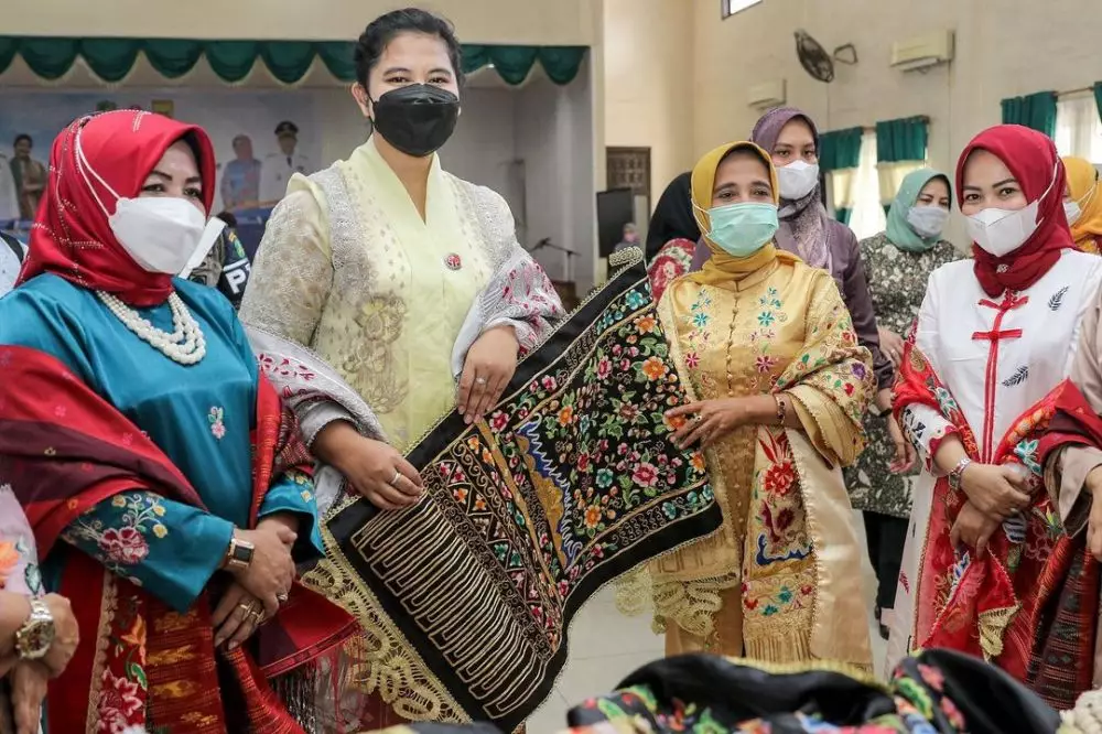 Gaya Kahiyang Ayu saat bertugas jadi Ibu Wali Kota Medan Instagram