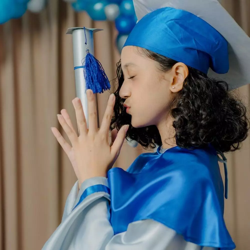 Momen wisuda anak Ramzi © Instagram