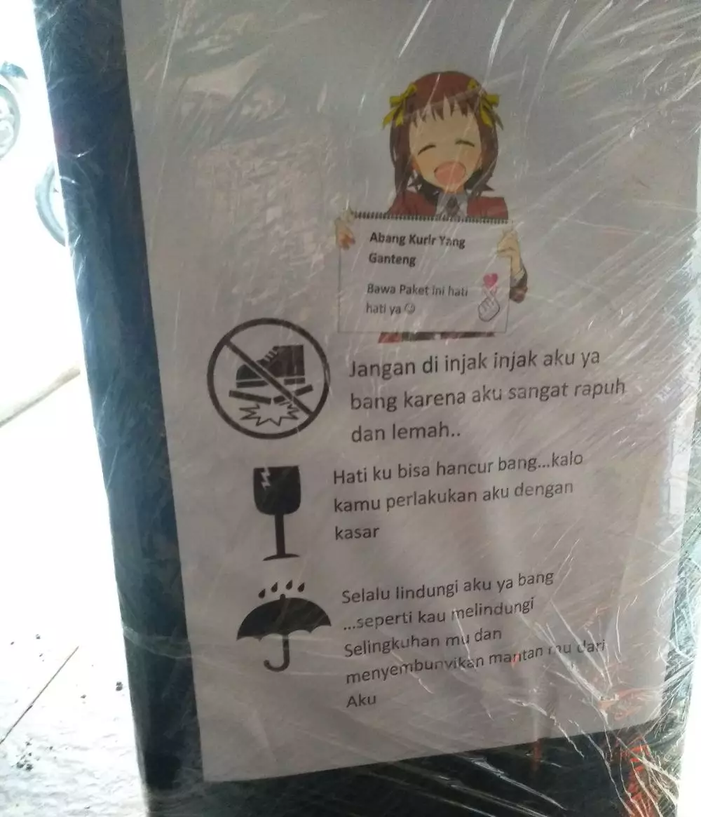 Foto lucu di paket barang © Twitter Foto lucu di paket barang © Twitter