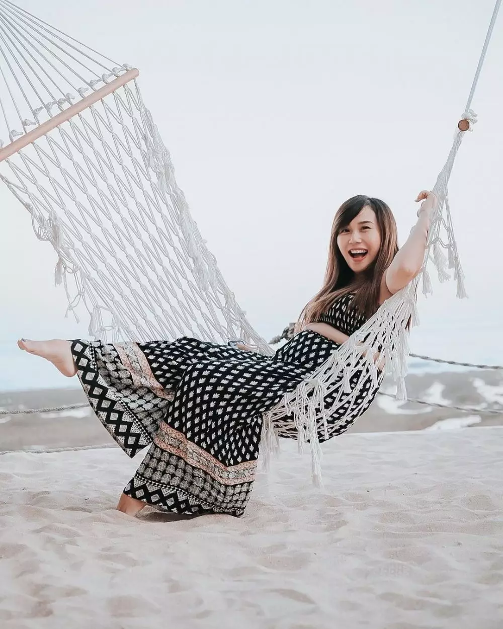 potret Cherly Cherrybelle pamer baby bump © 2021 brilio.net potret Cherly Cherrybelle pamer baby bump © 2021 brilio.net