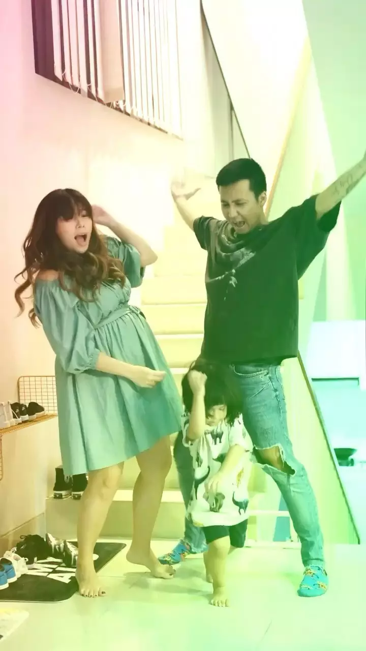 potret Cherly Cherrybelle pamer baby bump © 2021 brilio.net potret Cherly Cherrybelle pamer baby bump © 2021 brilio.net