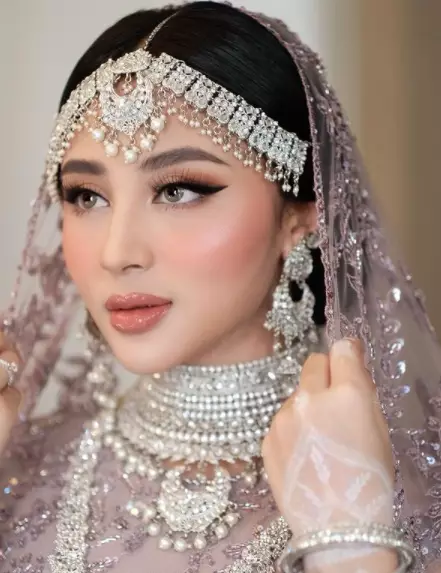 aktris Tanah Air pakai baju India © 2021 brilio.net