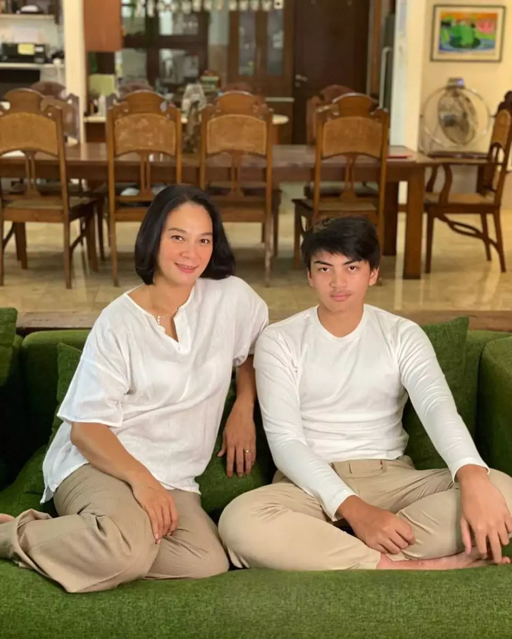 Potret ratu sinetron era 90-an bareng anak dari berbagai sumber Potret ratu sinetron era 90-an bareng anak dari berbagai sumber