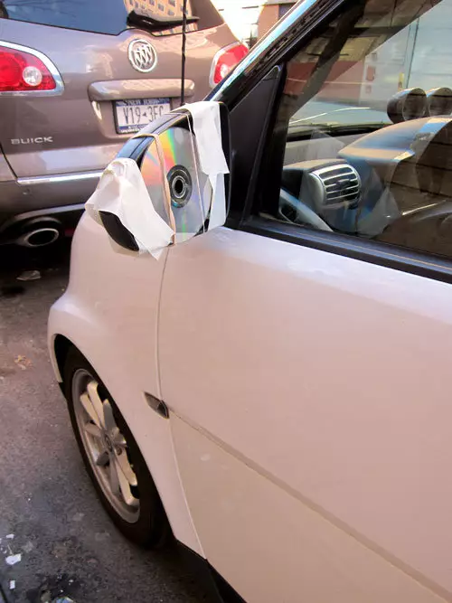 penampakan kaca mobil absurd © 2021 1cak.com