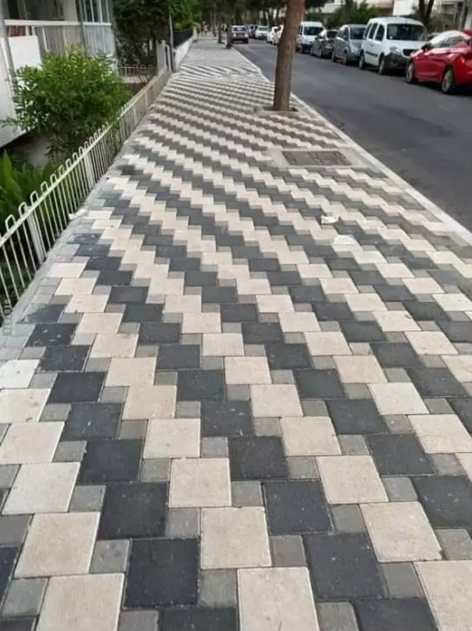 pola trotoar nyeleneh © 2021 1cak.com