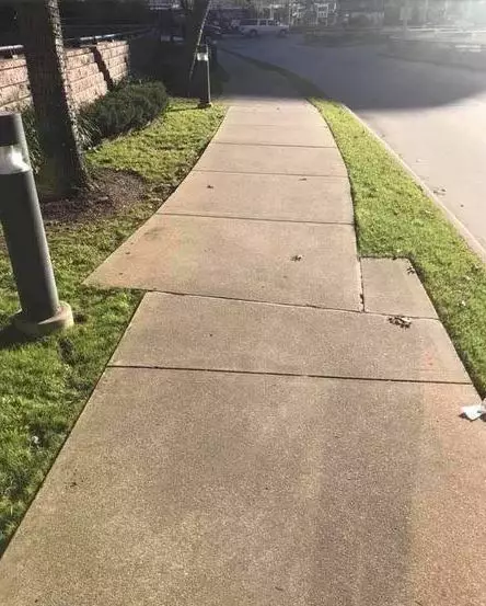 pola trotoar nyeleneh © 2021 1cak.com