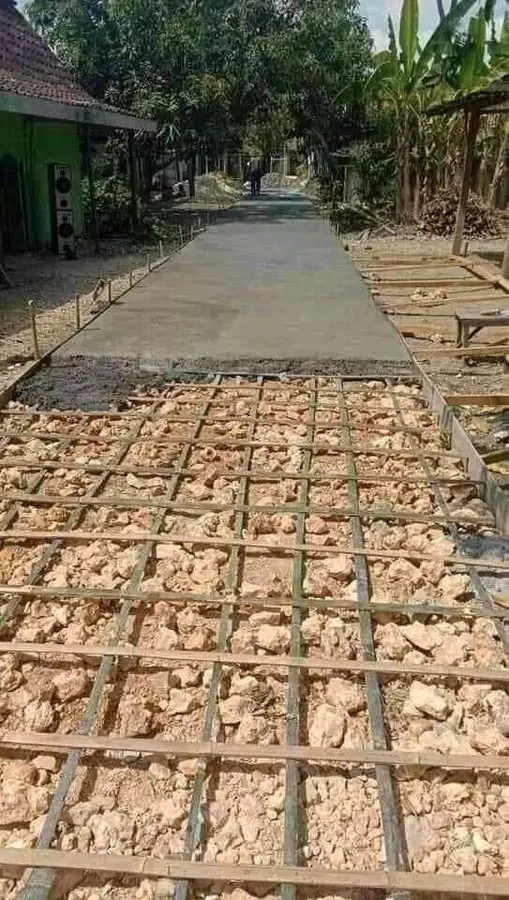 pola trotoar nyeleneh © 2021 1cak.com