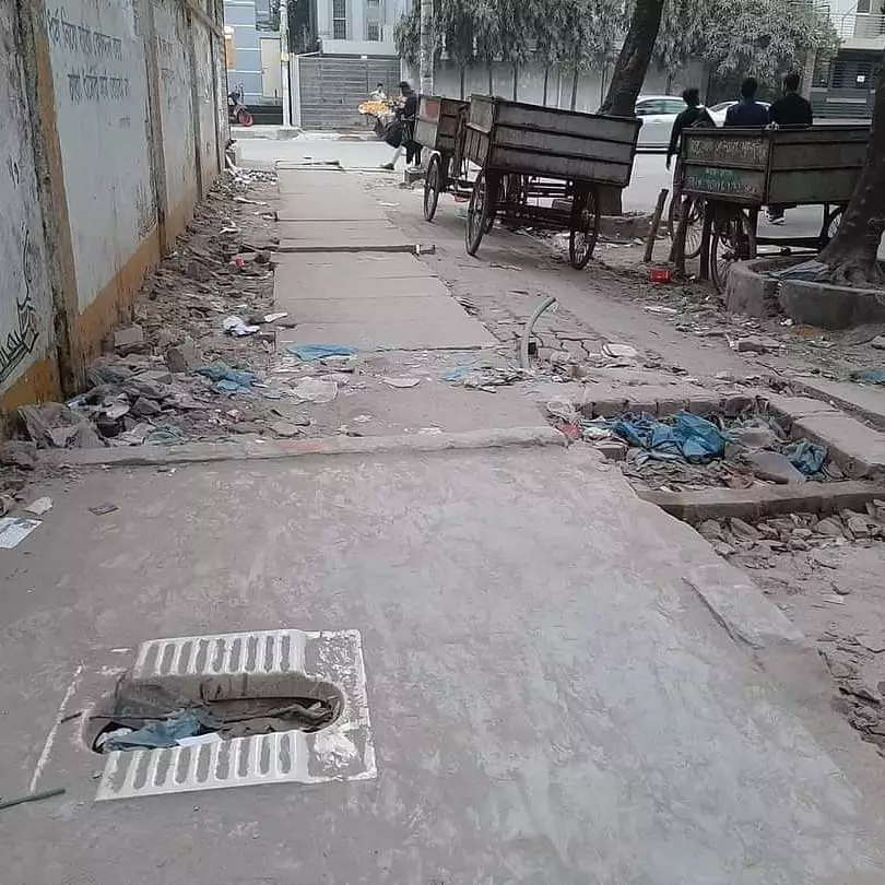 pola trotoar nyeleneh © 2021 1cak.com