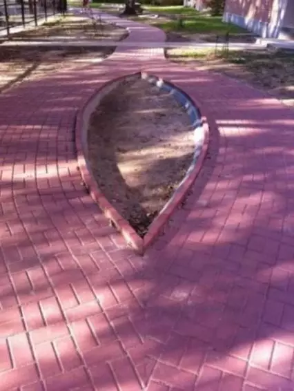 pola trotoar nyeleneh © 2021 1cak.com