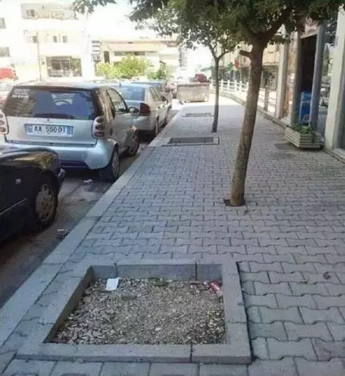 pola trotoar nyeleneh © 2021 1cak.com