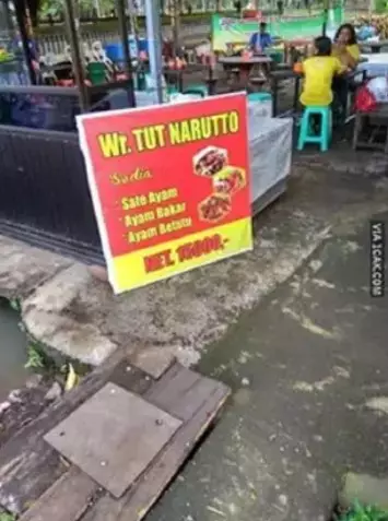 Cara nyleneh promosi penjual ayam dan ikan bakar © berbagai sumber