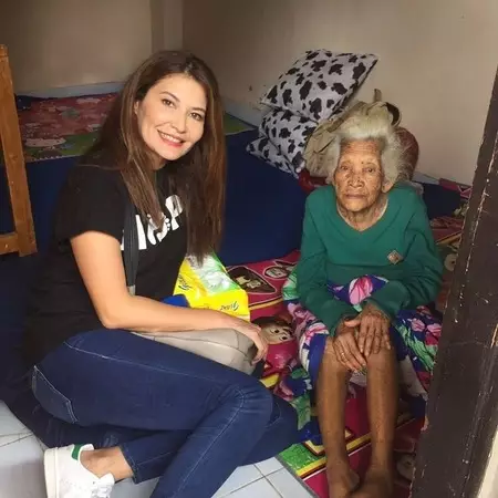 Potret Tamara Bleszynski lakukan aksi sosial © Instagram/@tamarableszynskiofficial Potret Tamara Bleszynski lakukan aksi sosial © Instagram/@tamarableszynskiofficial