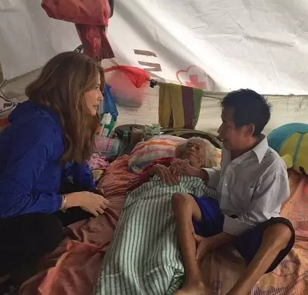 Potret Tamara Bleszynski lakukan aksi sosial © Instagram/@tamarableszynskiofficial Potret Tamara Bleszynski lakukan aksi sosial © Instagram/@tamarableszynskiofficial