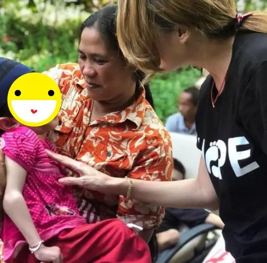 Potret Tamara Bleszynski lakukan aksi sosial © Instagram/@tamarableszynskiofficial Potret Tamara Bleszynski lakukan aksi sosial © Instagram/@tamarableszynskiofficial