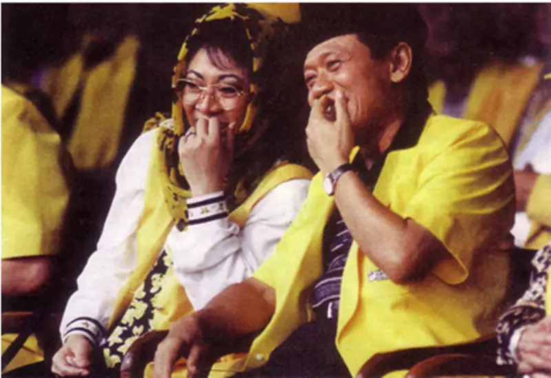 potret tokoh publik dan harmoko © 2021 berbagai sumber potret tokoh publik dan harmoko © 2021 berbagai sumber