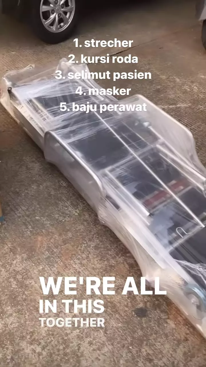 ananda omesh ubah mobil jadi ambulans darurat © instagram ananda omesh ubah mobil jadi ambulans darurat © instagram