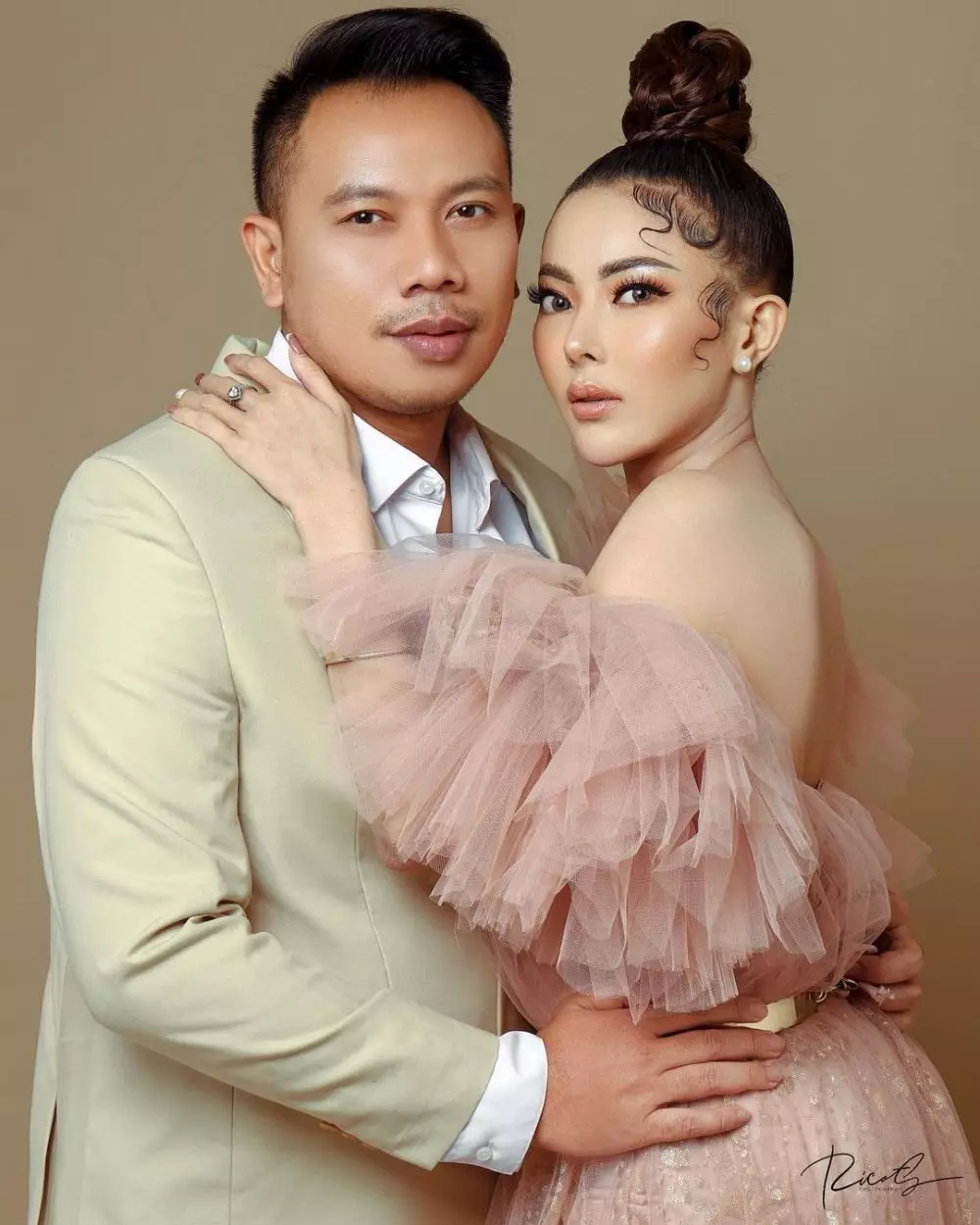 pemotretan Ayu Aulia dan Vicky © Instagram pemotretan Ayu Aulia dan Vicky © Instagram