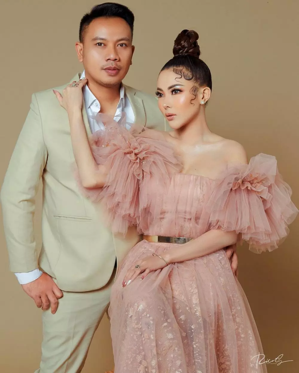 pemotretan Ayu Aulia dan Vicky © Instagram pemotretan Ayu Aulia dan Vicky © Instagram