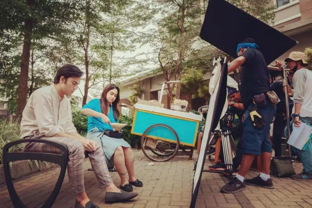 Potret pemain Cinta Fitri The Series di balik layar dari berbagai sumber Potret pemain Cinta Fitri The Series di balik layar dari berbagai sumber