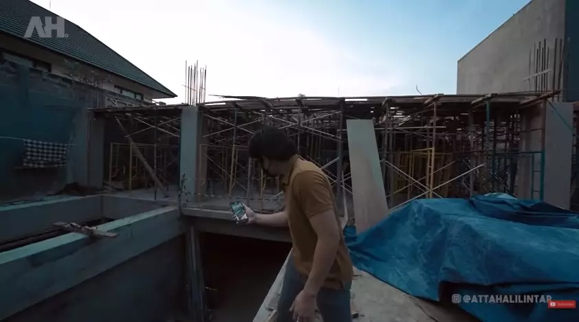 Potret pembangunan rumah baru Atta Halilintar YouTube/AH Potret pembangunan rumah baru Atta Halilintar YouTube/AH