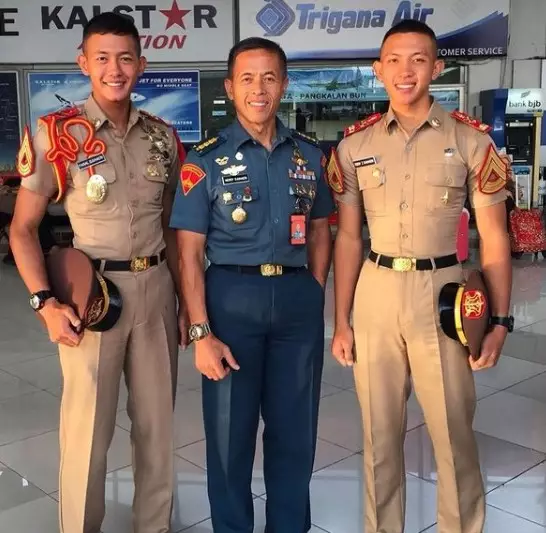 Potret kakak adik sama-sama peraih Adhi Makayasa AAL © Instagram/@rizqydjuhaeri Potret kakak adik sama-sama peraih Adhi Makayasa AAL © Instagram/@rizqydjuhaeri