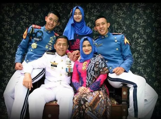 Potret kakak adik sama-sama peraih Adhi Makayasa AAL © Instagram/@rizqydjuhaeri Potret kakak adik sama-sama peraih Adhi Makayasa AAL © Instagram/@rizqydjuhaeri