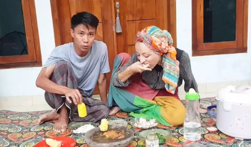 Potret terbaru pasangan bule Prancis dan pria Lombok © Instagram/@indrasasak