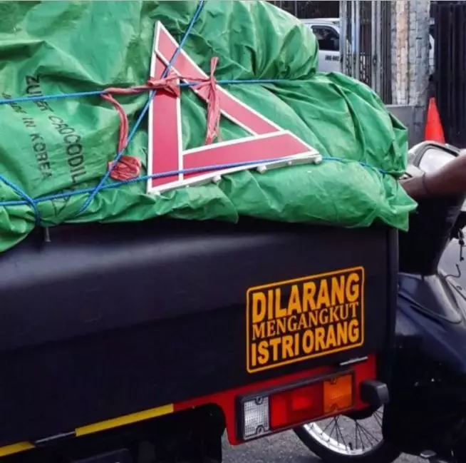 stiker mobil lihat dua kali © 2021 berbagai sumber stiker mobil lihat dua kali © 2021 berbagai sumber