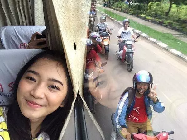 momen foto bareng lucu © 2021 instagram.com