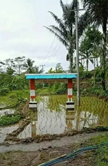 Potret lucu gapura © 1cak.com