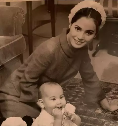 Potret lawas Dewi Soekarno dengan sang anak Instagram/@dewisukarnoofficial