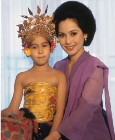Potret lawas Dewi Soekarno dengan sang anak Instagram/@dewisukarnoofficial
