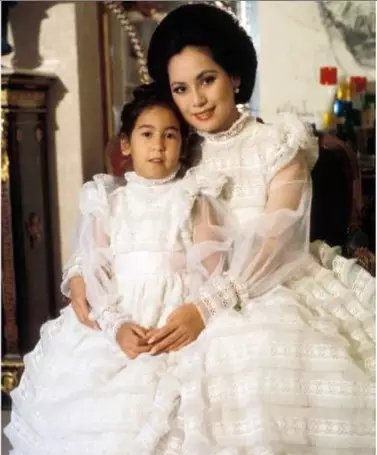 Potret lawas Dewi Soekarno dengan sang anak Instagram/@dewisukarnoofficial