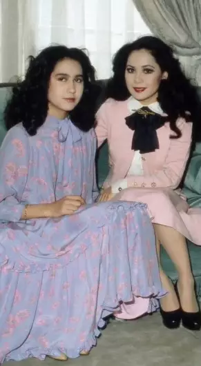 Potret lawas Dewi Soekarno dengan sang anak Instagram/@dewisukarnoofficial