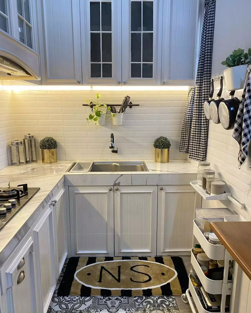 dapur dan ruang makan Natalie © Instagram