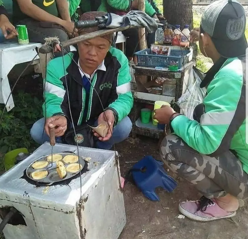 driver ojol nunggu orderan © 2021 berbagai sumber