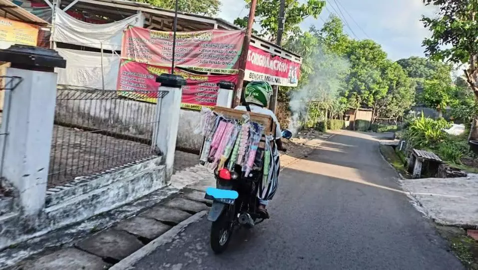 driver ojol nunggu orderan © 2021 berbagai sumber